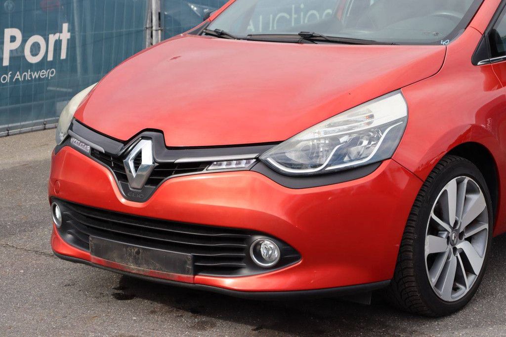 Passenger car Renault Clio Petrol 90hp 2014 (Margin)