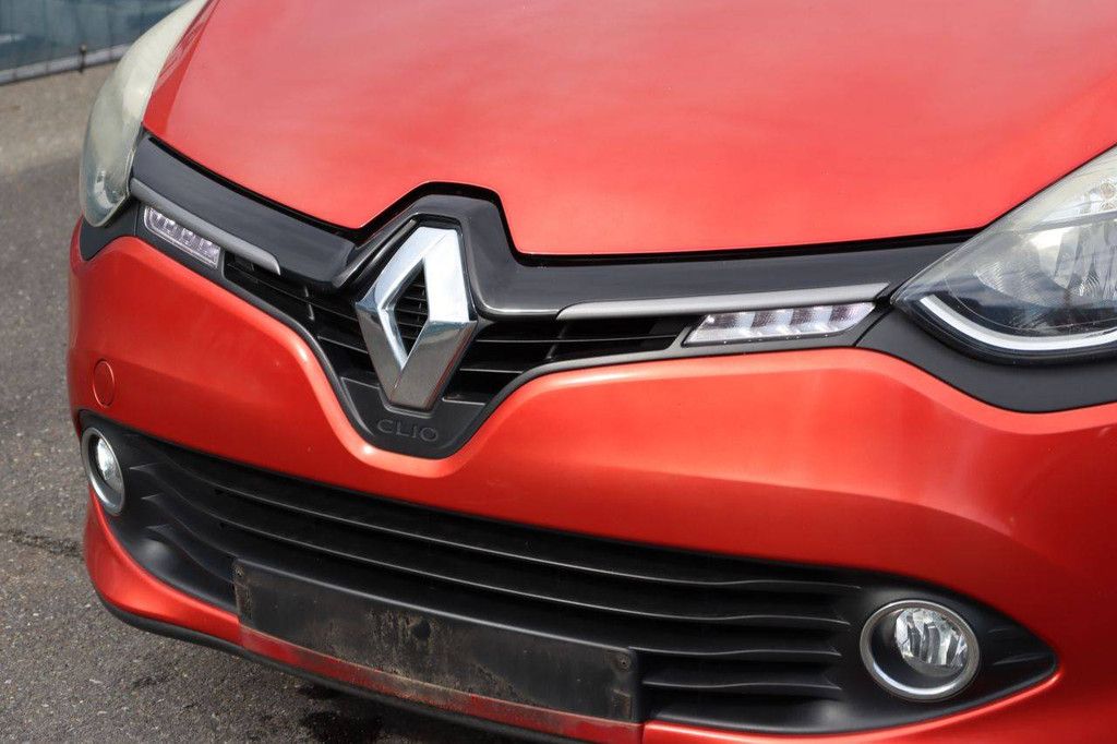 Passenger car Renault Clio Petrol 90hp 2014 (Margin)