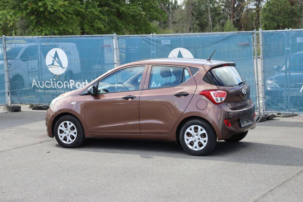 Hyundai i10 Petrol 66hp Passenger Car 2016