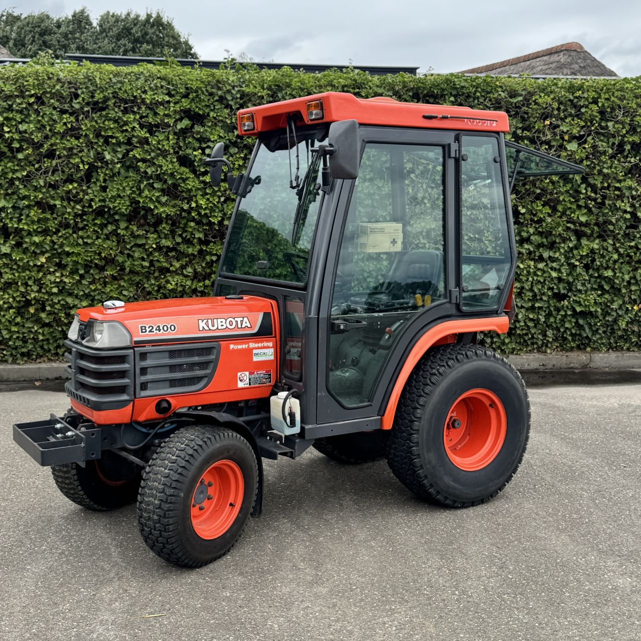 KUBOTA B2400 + Originele Cabine ( MARGE )