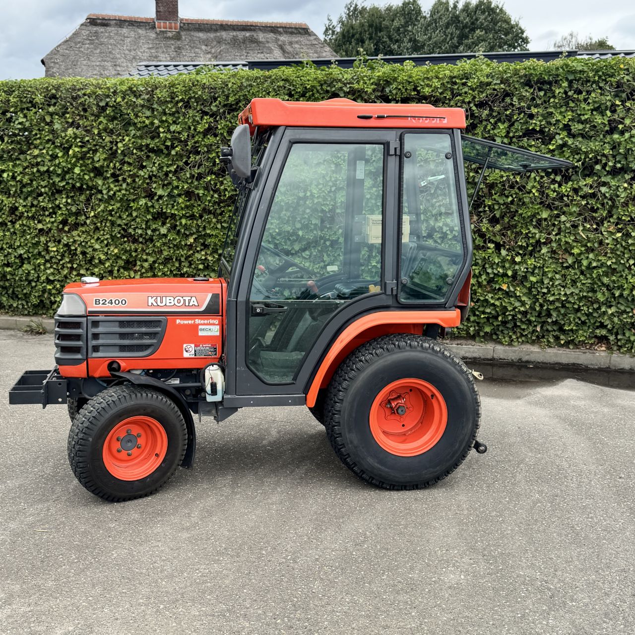 KUBOTA B2400 + Originele Cabine ( MARGE )