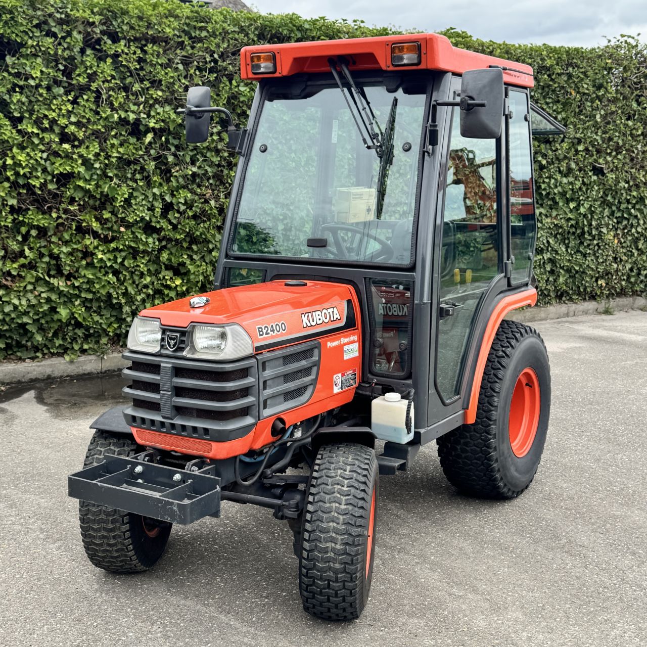 KUBOTA B2400 + Originele Cabine ( MARGE )