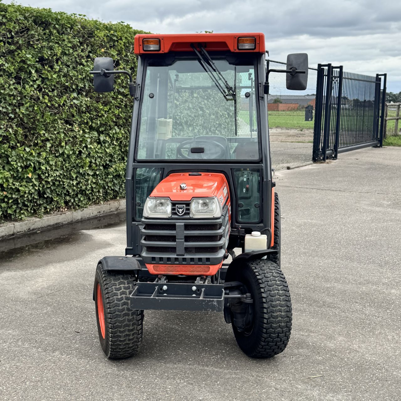 KUBOTA B2400 + Originele Cabine ( MARGE )