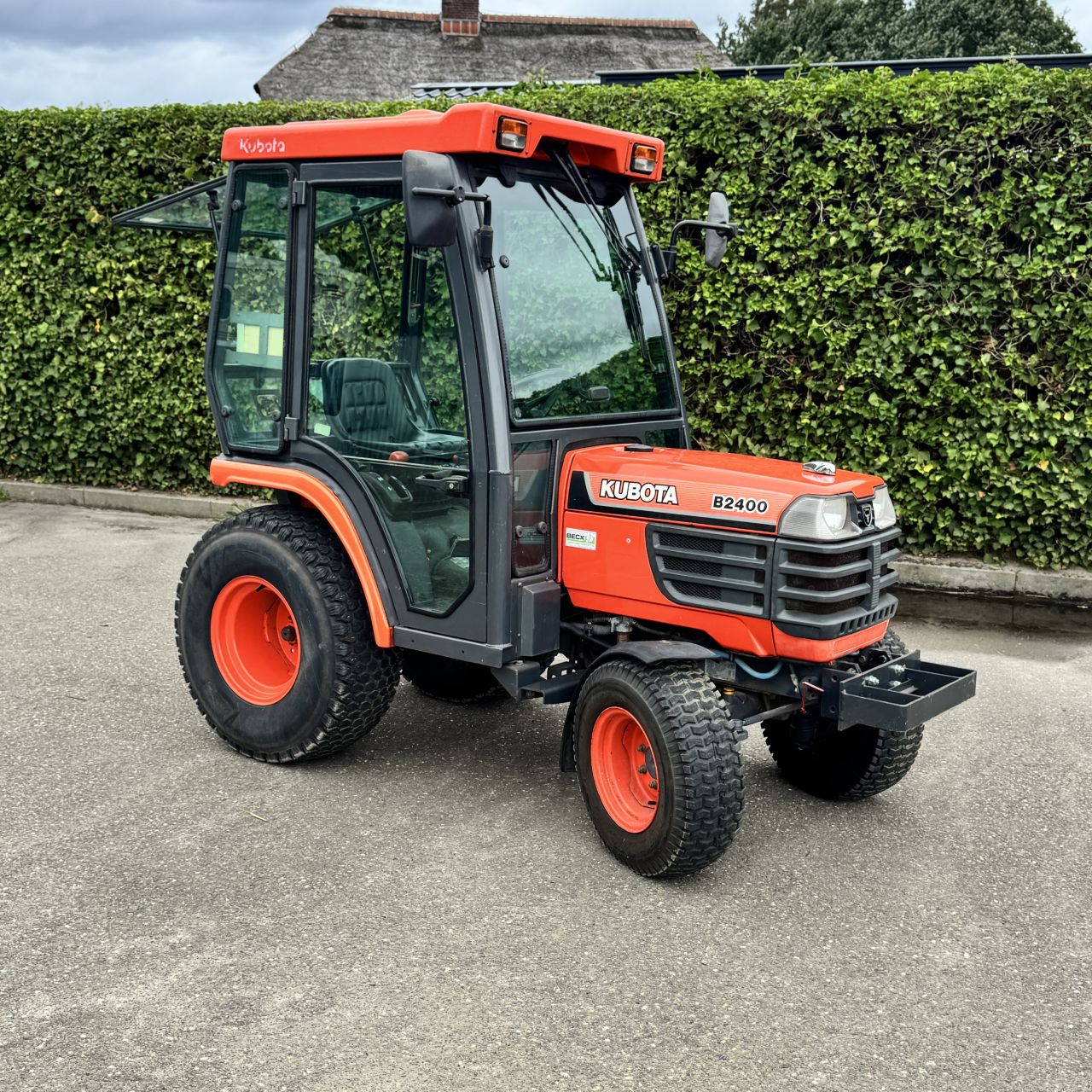 KUBOTA B2400 + Originele Cabine ( MARGE )