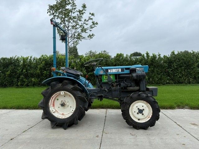 Kubota B7000 4WD
