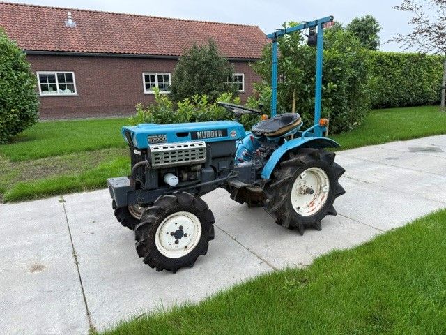 Kubota B7000 4WD