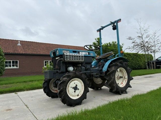 Kubota B7000 4WD