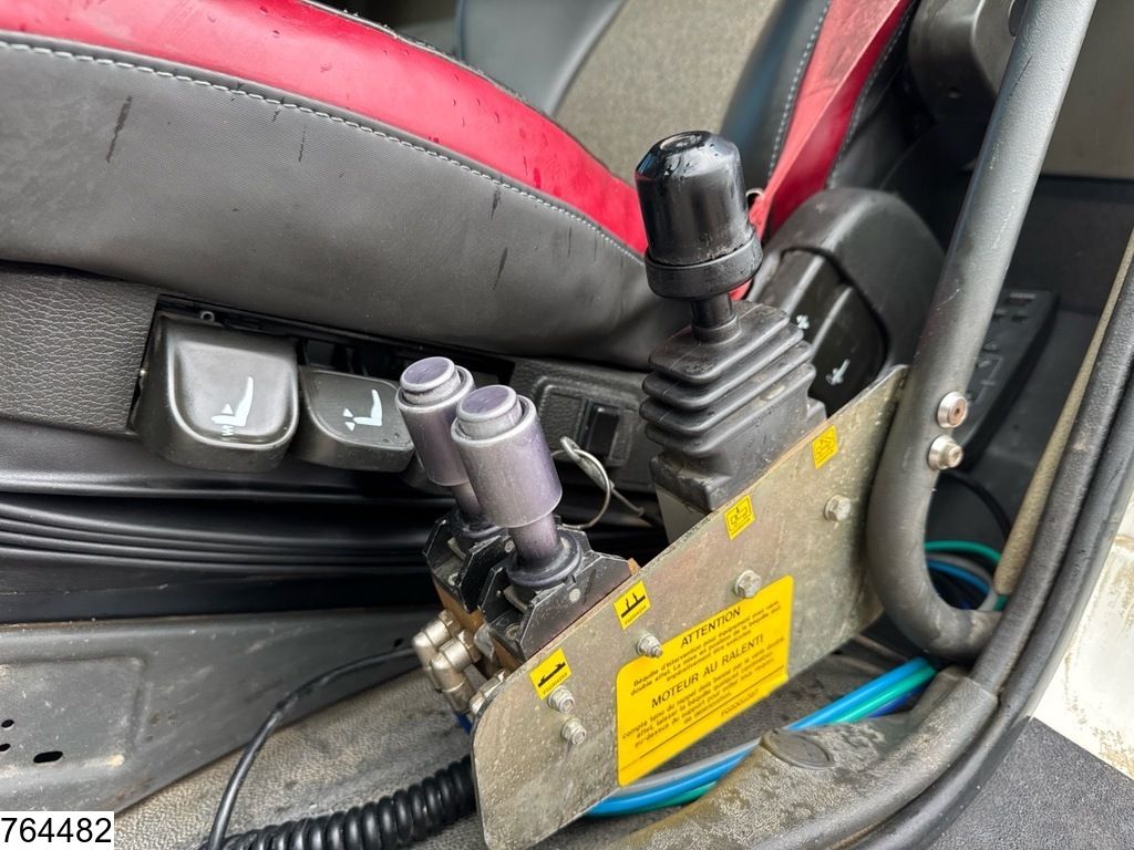Volvo FMX 450 8x4, Euro 6, hub reduction