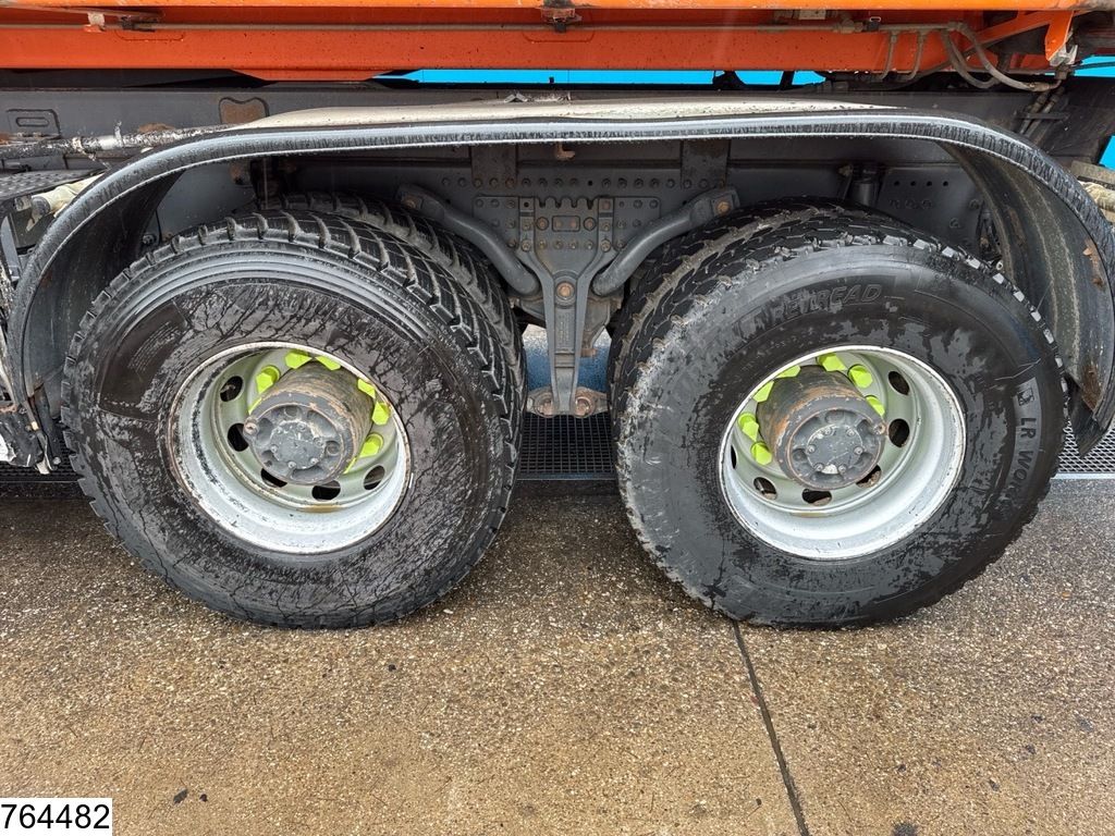 Volvo FMX 450 8x4, Euro 6, hub reduction