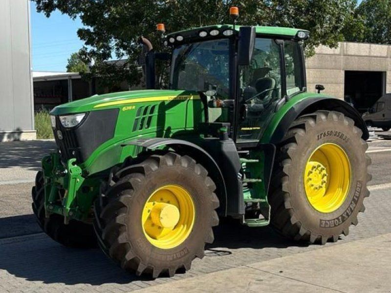 John Deere 6215R