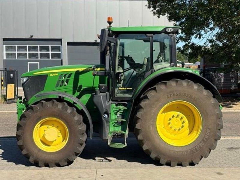 John Deere 6215R