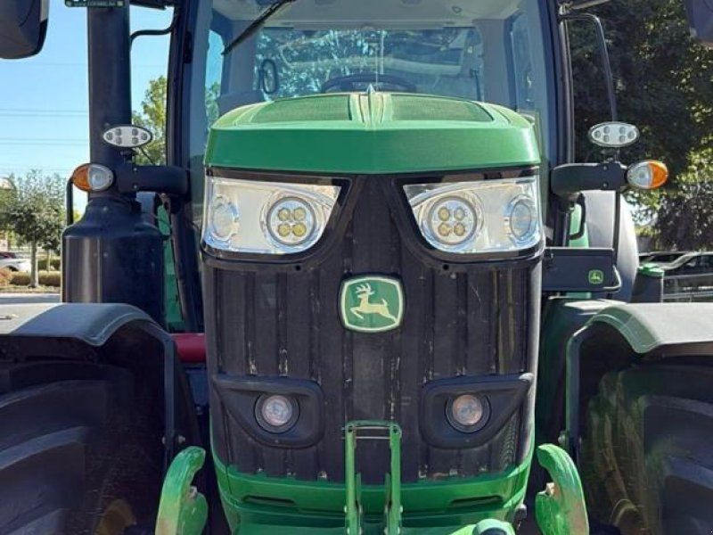 John Deere 6215R