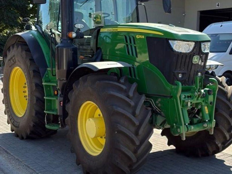 John Deere 6215R