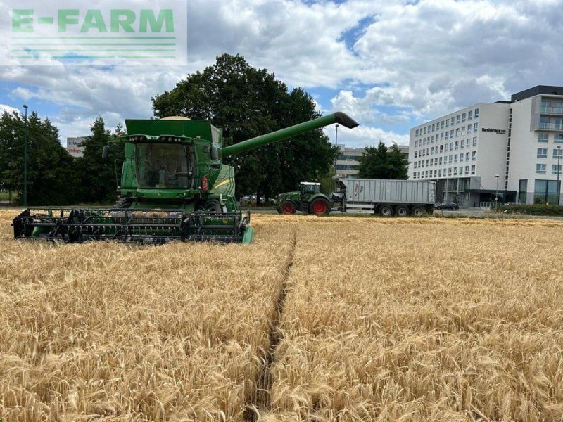 John Deere T670