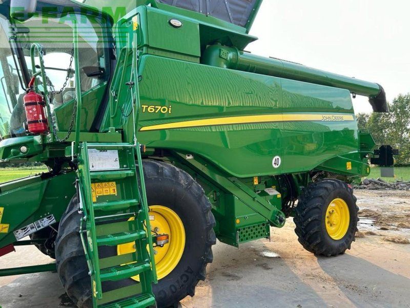 John Deere T670