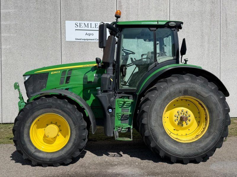 John Deere 6250R