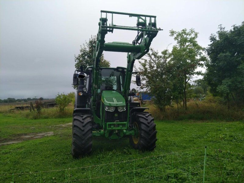 John Deere 6100M mit 603R Frontlader