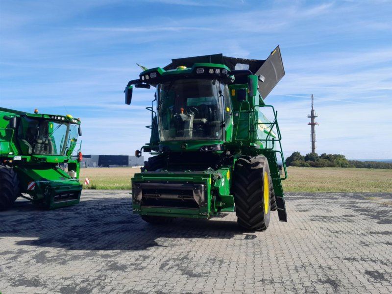 John Deere S7 700
