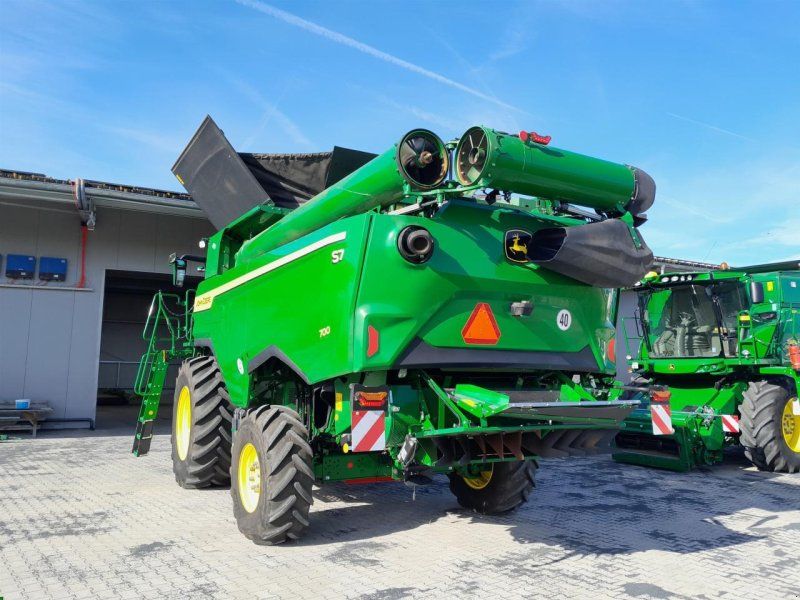 John Deere S7 700