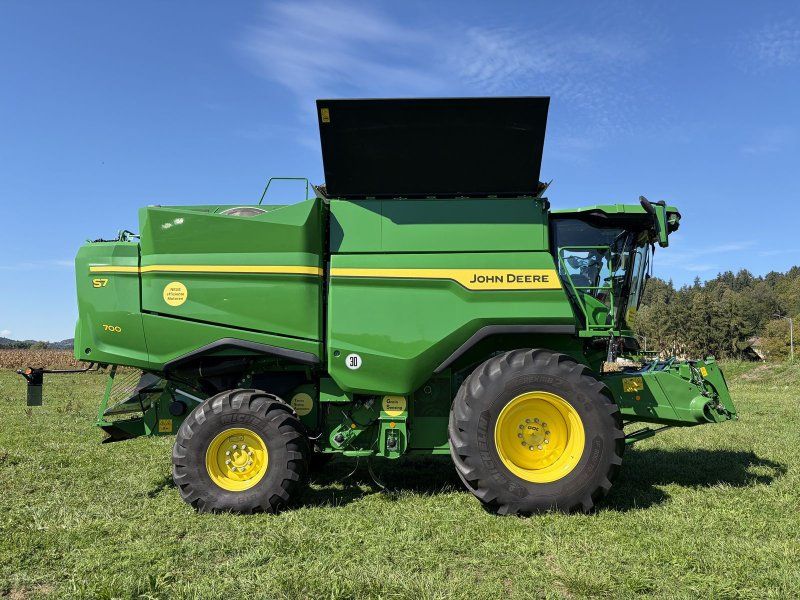 John Deere S7 700