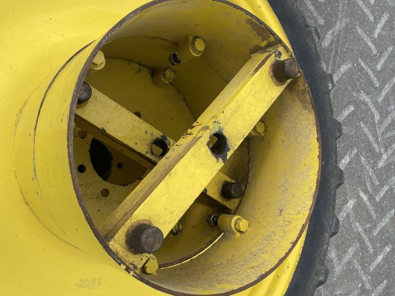 Michelin Zwillingsräder 230/95 R48 incl. Kupplungen