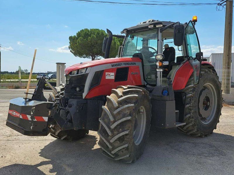 Massey Ferguson 7S210
