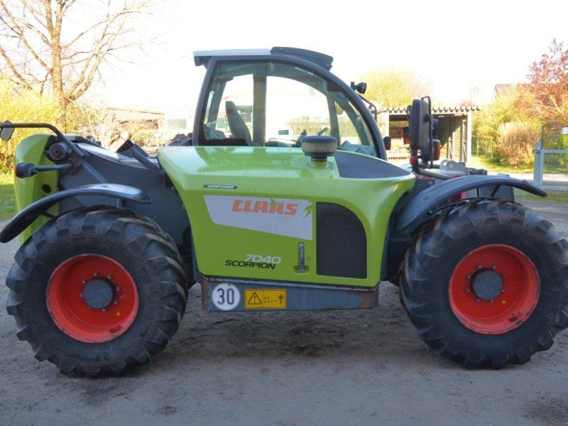 Claas SCORPION 7040