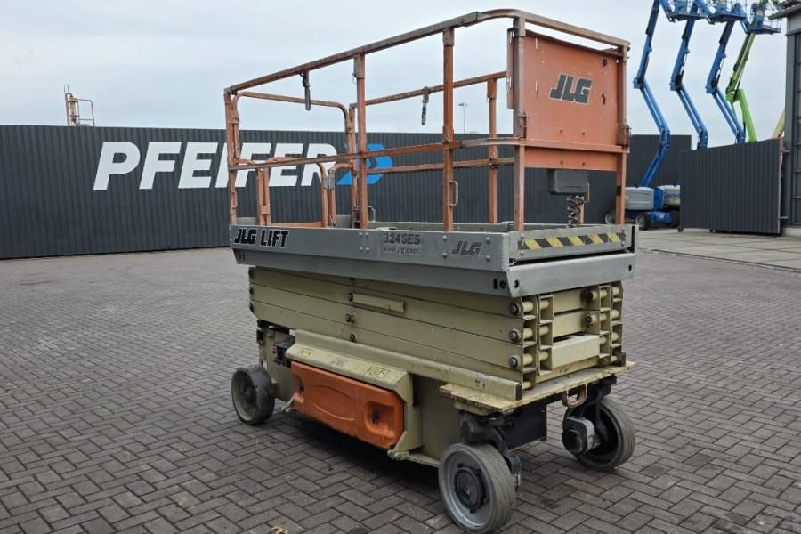JLG 3246ES Electric, 11.7m Working Height, 320kg Capac