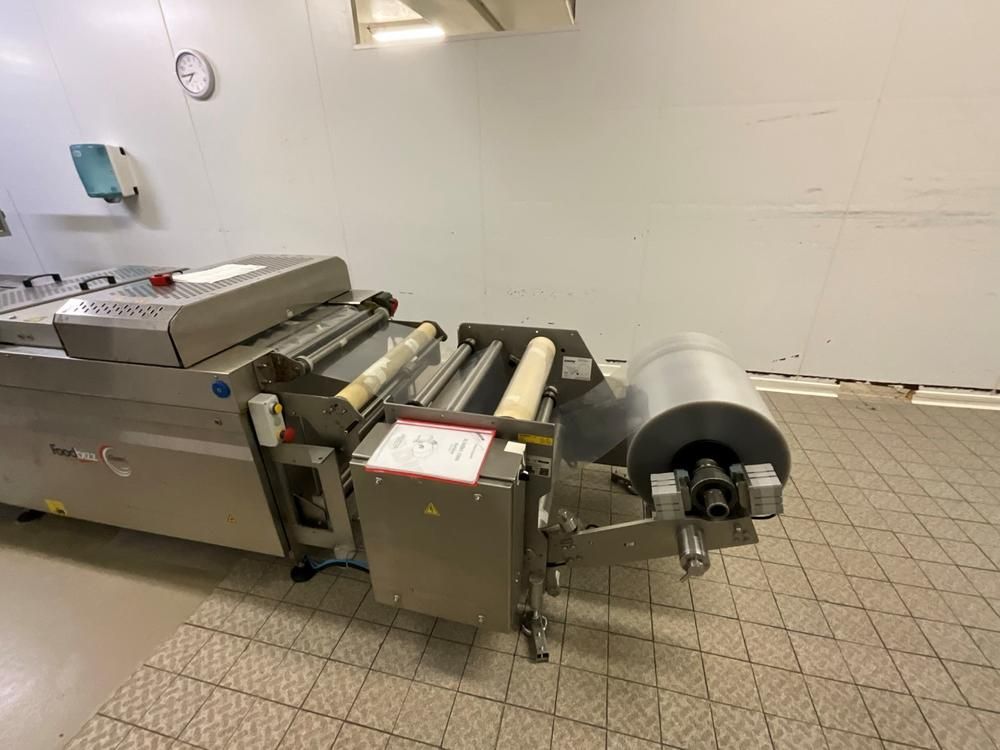2015 GUELT TH3000 Thermoforming Packaging Machine