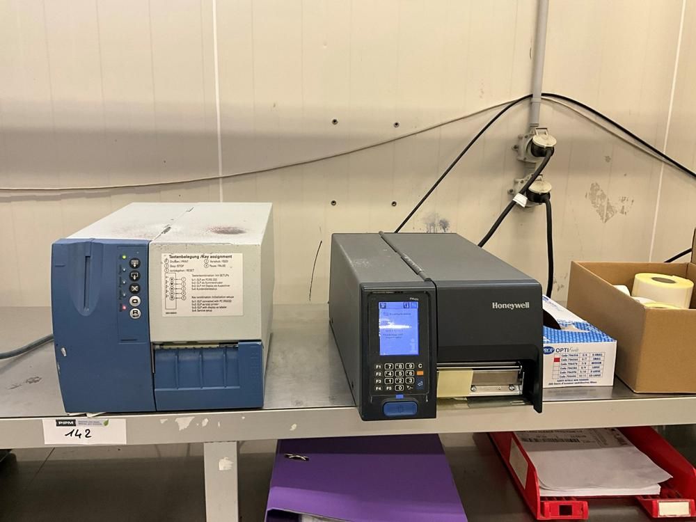 Packaging platform with built-in scale