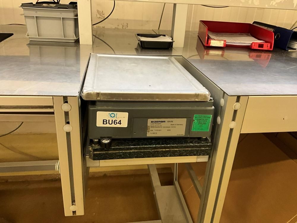 Packaging platform with built-in scale