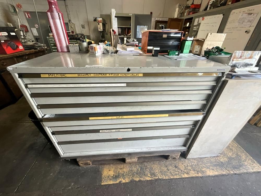 Industrial drawer cabinet