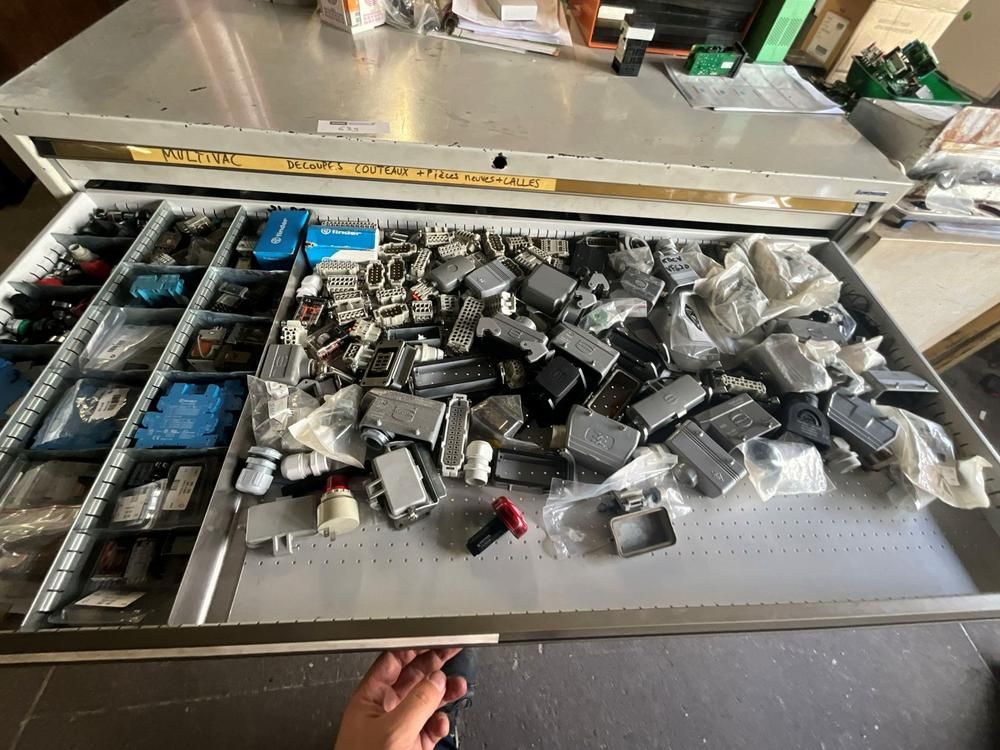 Industrial drawer cabinet