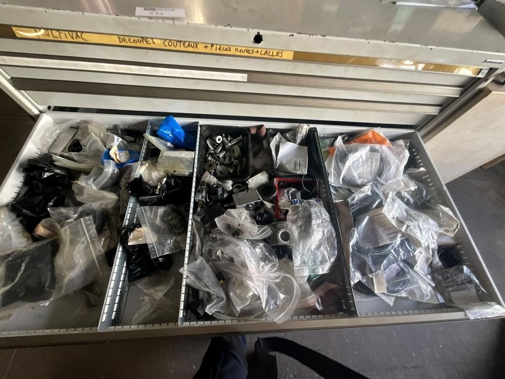 Industrial drawer cabinet