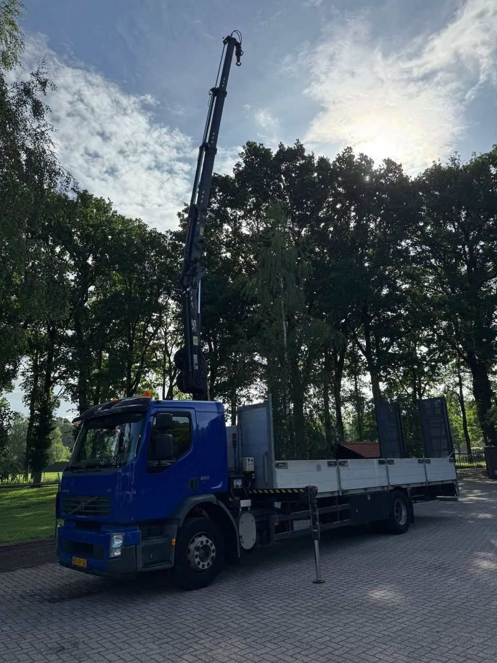 Volvo FE 240 HIAB 111B-3 DUO machinetransporter + kraan