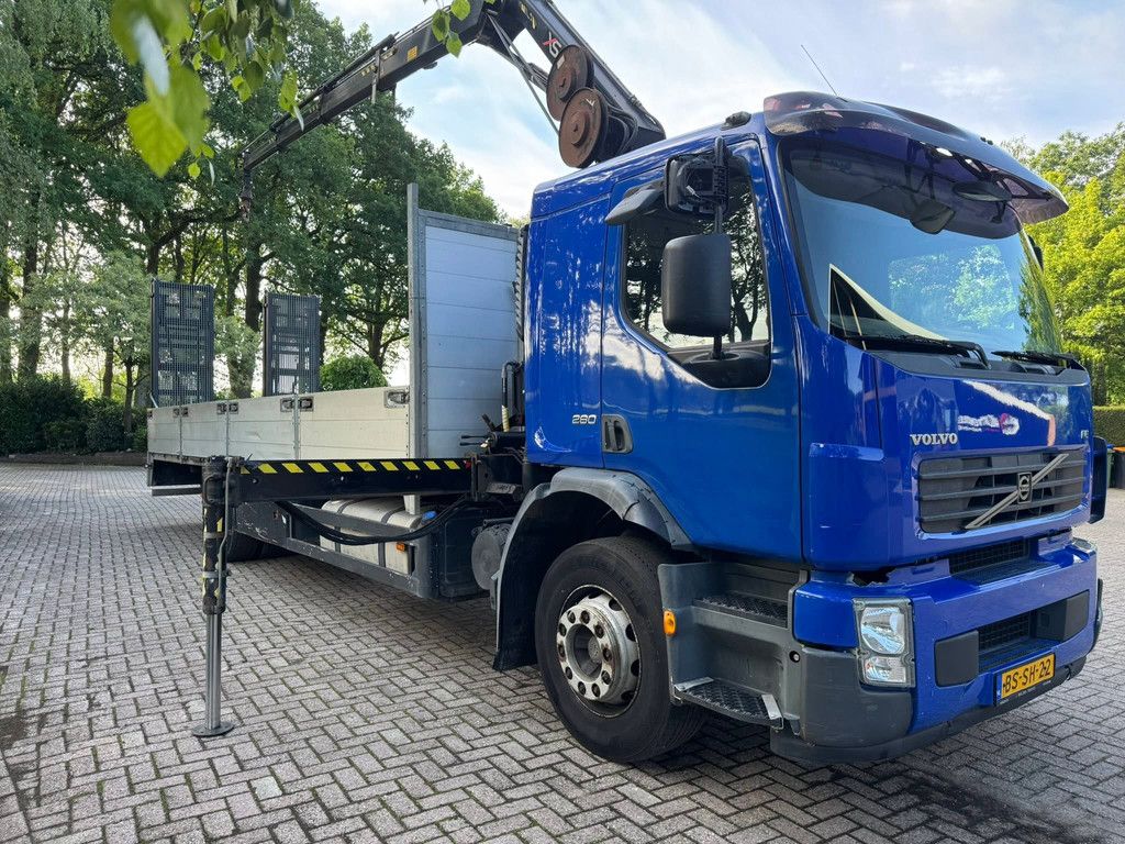 Volvo FE 240 HIAB 111B-3 DUO machinetransporter + kraan