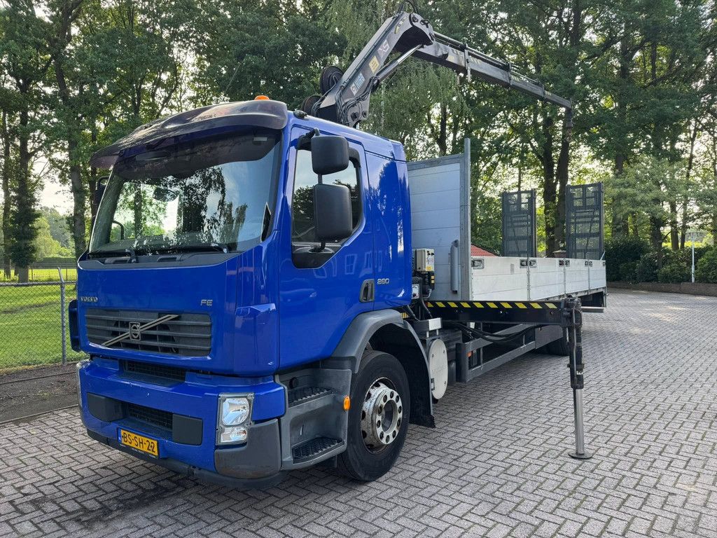 Volvo FE 240 HIAB 111B-3 DUO machinetransporter + kraan