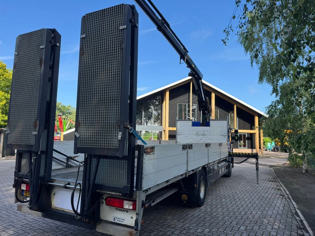Volvo FE 240 HIAB 111B-3 DUO machinetransporter + kraan