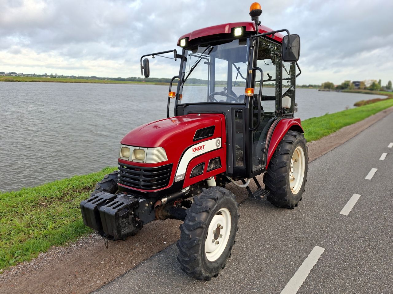 Knegt 404 G2 mini trekker met 40 PK