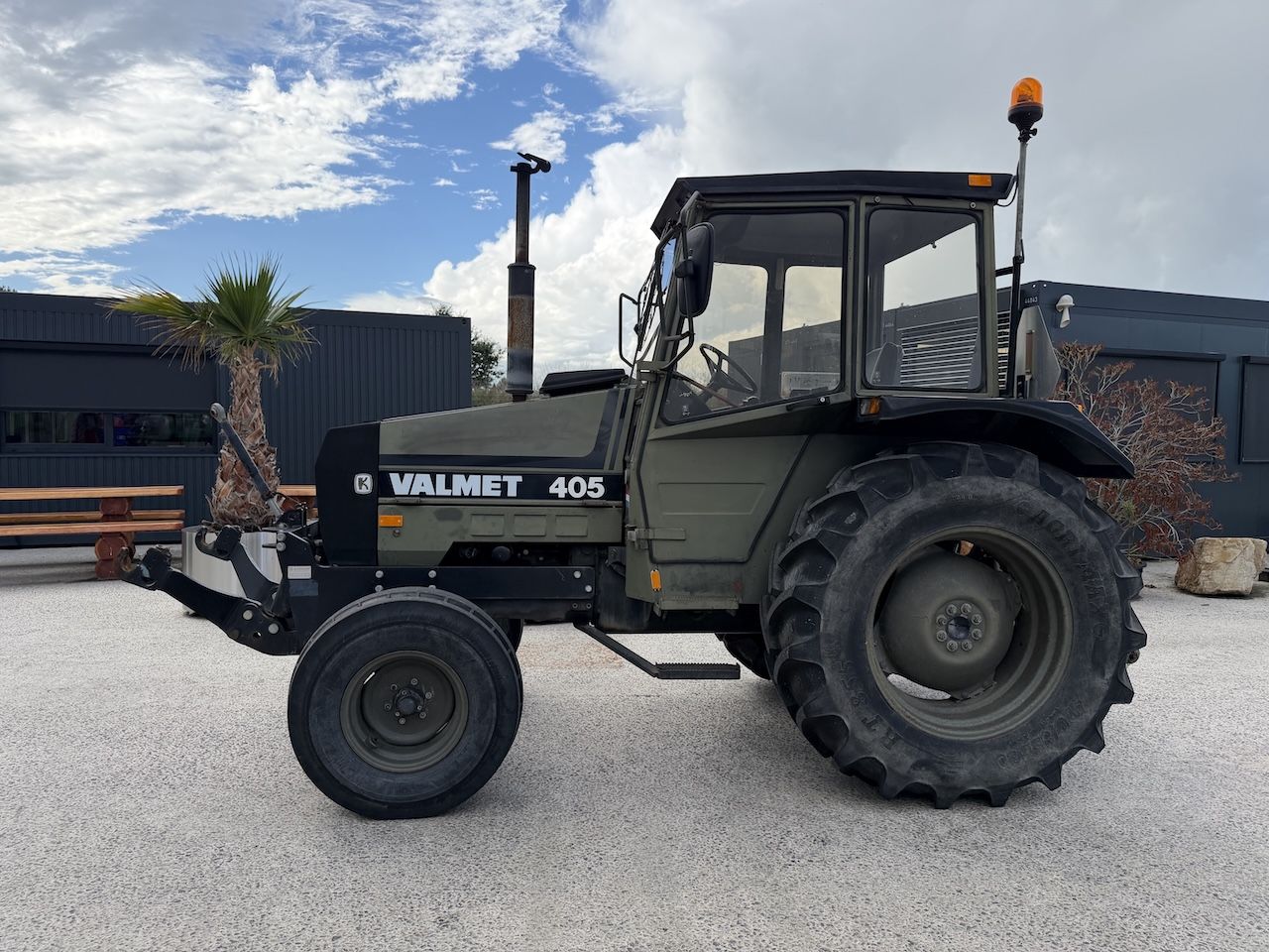Valmet 405 Tractor