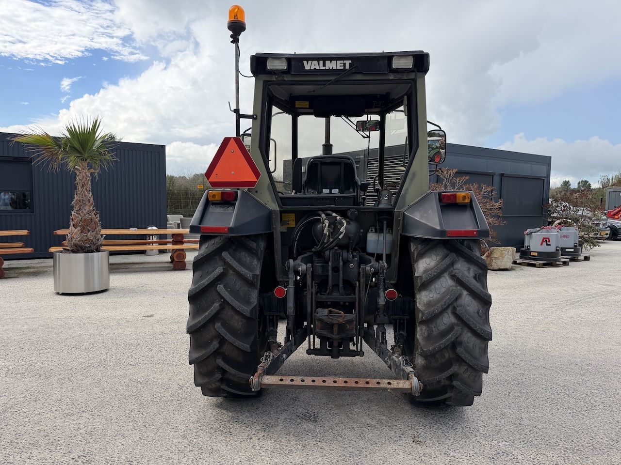 Valmet 405 Tractor