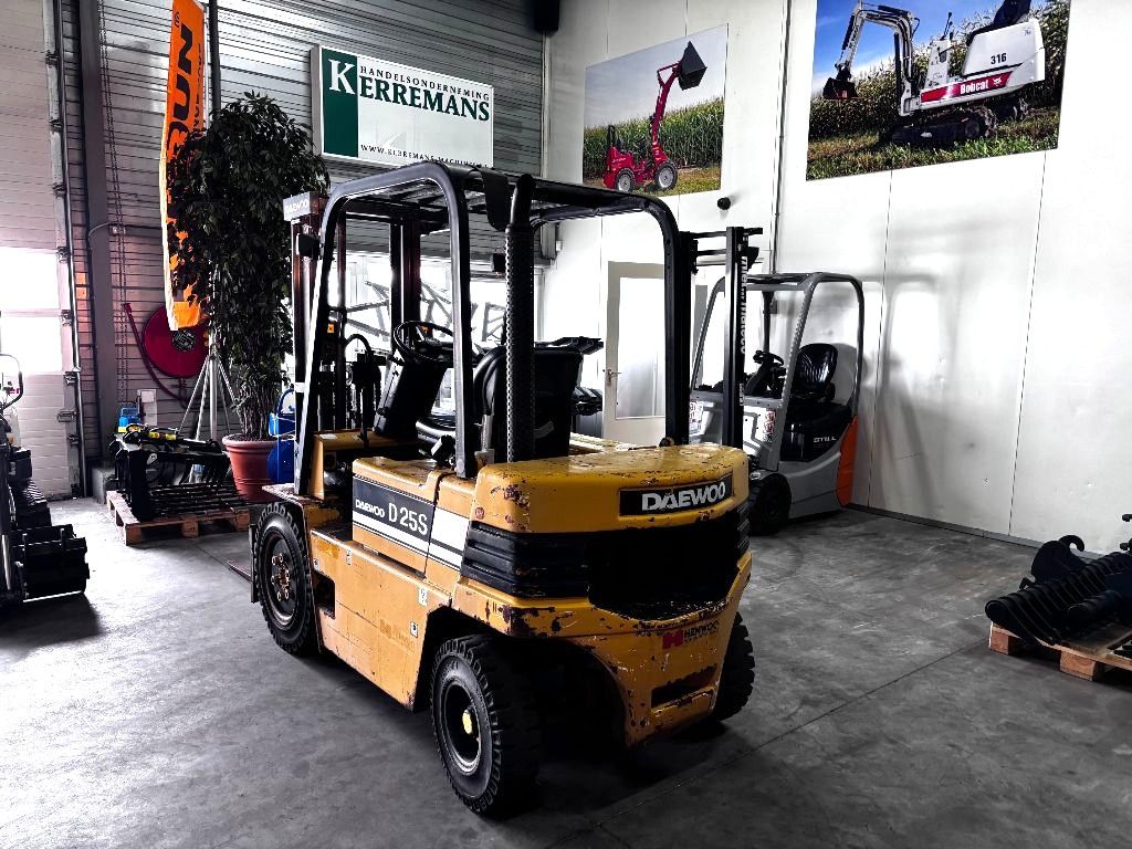 DAEWOO D25S-2 Diesel heftruck