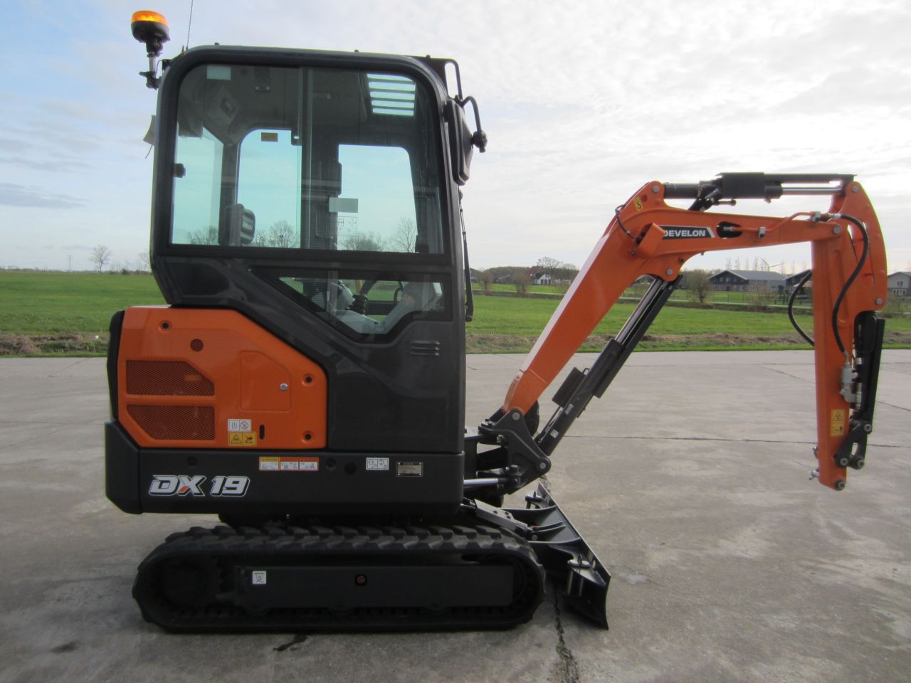 Develon DX19-7