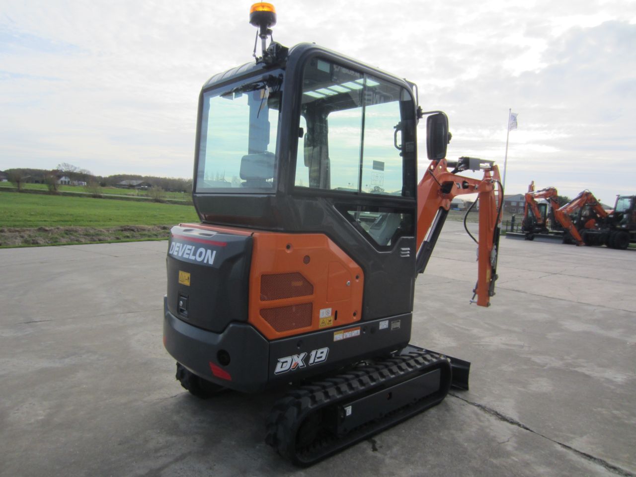 Develon DX19-7