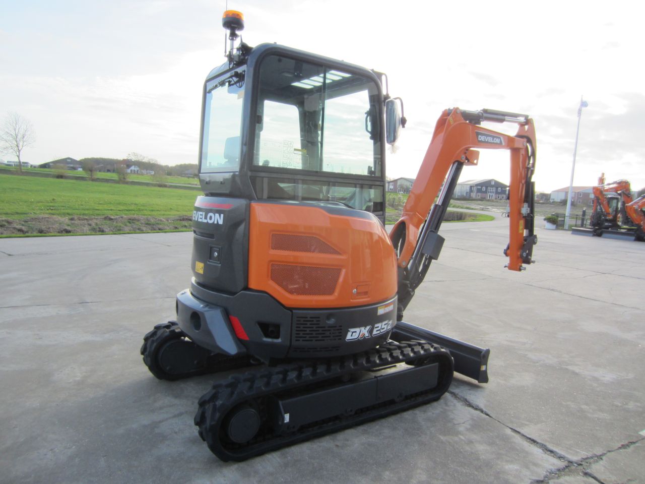 Develon DX25z-7