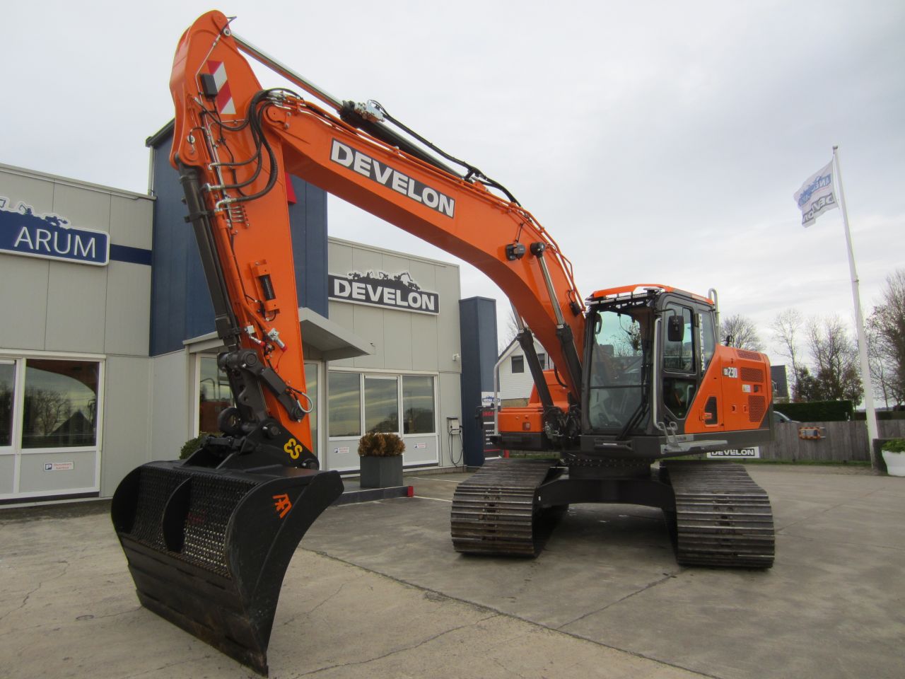 Develon DX230LC-9