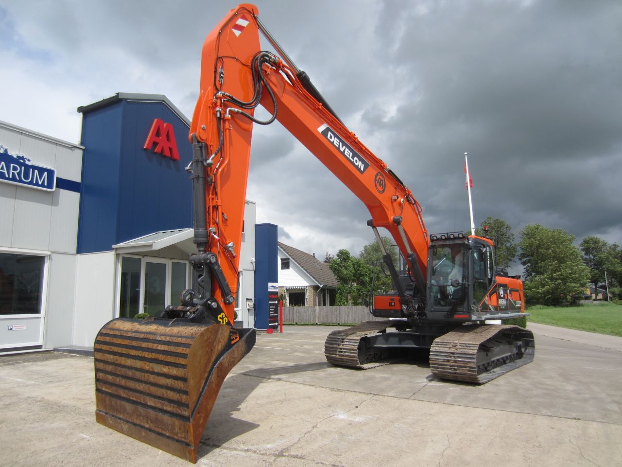 Develon DX255LC-7
