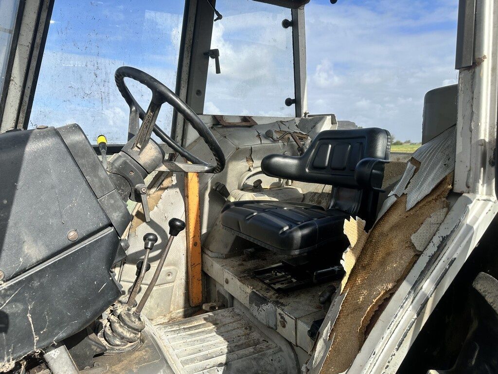 Massey-Ferguson 375