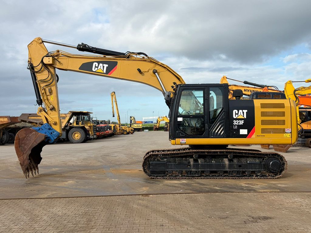 Caterpillar 323FLN