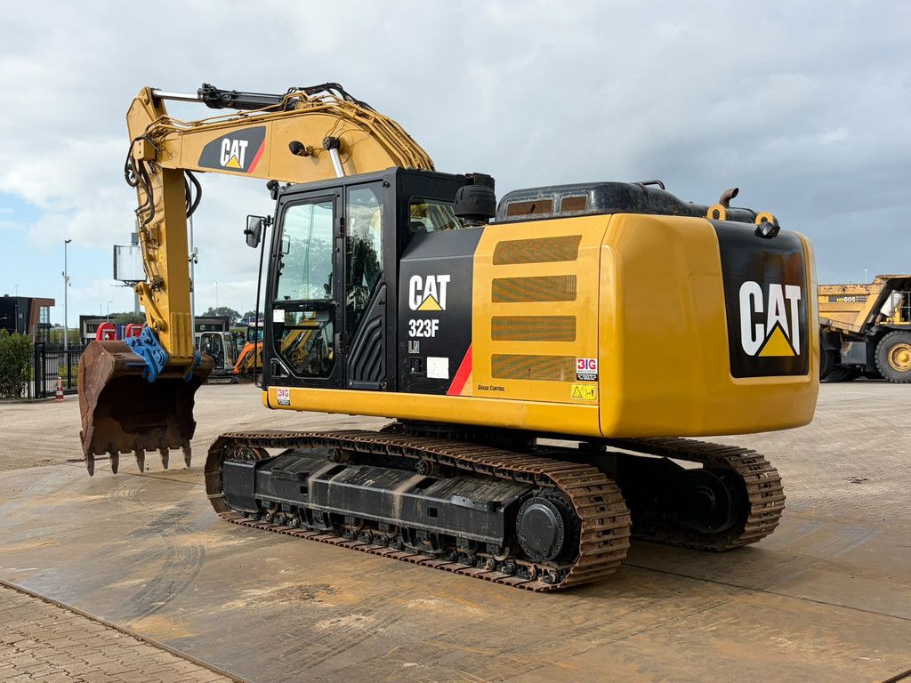 Caterpillar 323FLN